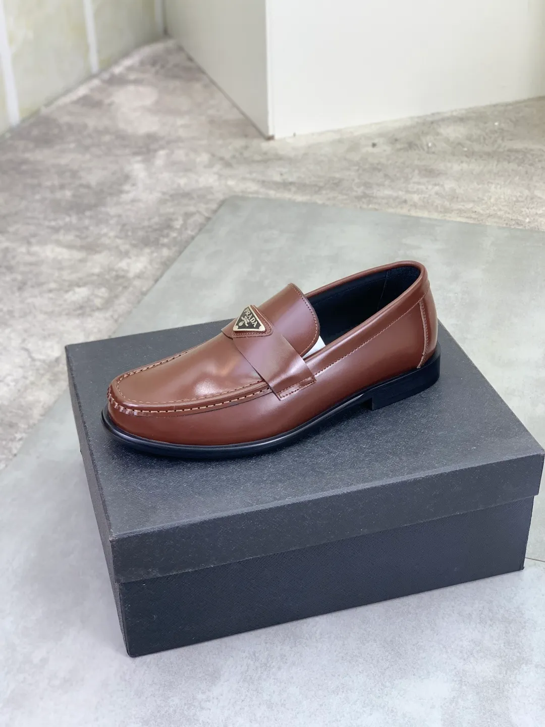 Men's men's shoes P560 new style 💰 💎💎💎 water-dyed cow lining original order quality PRADA —🆘.Prada original order purchasing, high-end business leather shoes, fabric: imported from Italy calfskin ➕ water-dyed cow lining / cowhide lining ➕ special original outsole, fine workmanship, real thing ^_^ Photographed 🎬size: 38-45